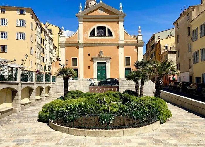 アパート Hypercentre ! De Charme Avec Mezzanine アジャクシオ